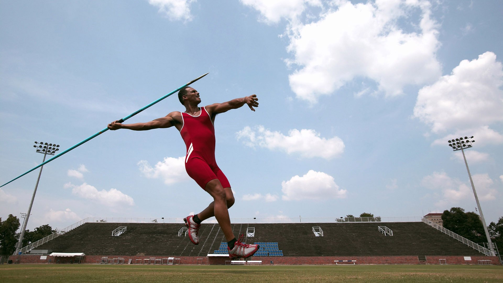 绿茵场上的国王，从国家德比到跨领域统治的启示