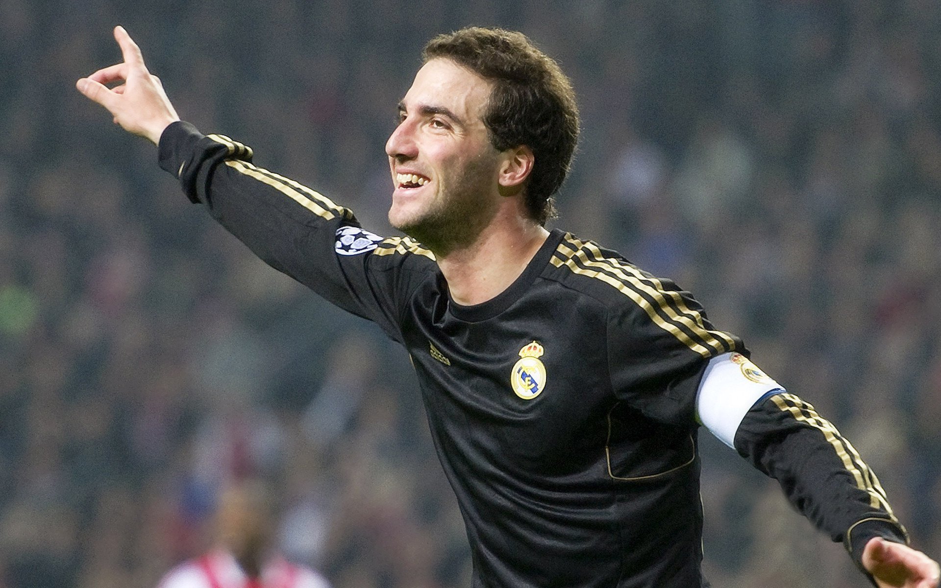 基耶萨稳定输出不掉线，苏格兰战术压制比利亚雷亚尔，现代足球的战术启示