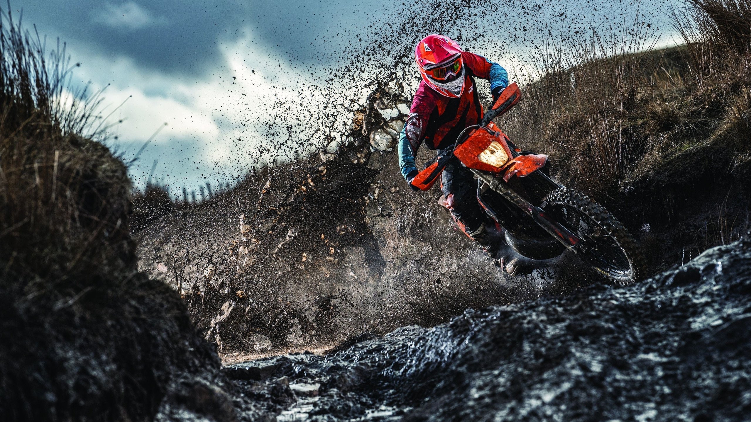 AYX官方直播-绝杀时刻，红牛二队惊天逆转，佩雷兹一骑绝尘惊艳F1赛场